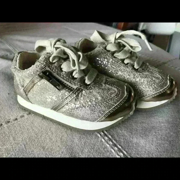 Joyfolie Champagne Ari Sneakers Size 6 new - Picture 4 of 10
